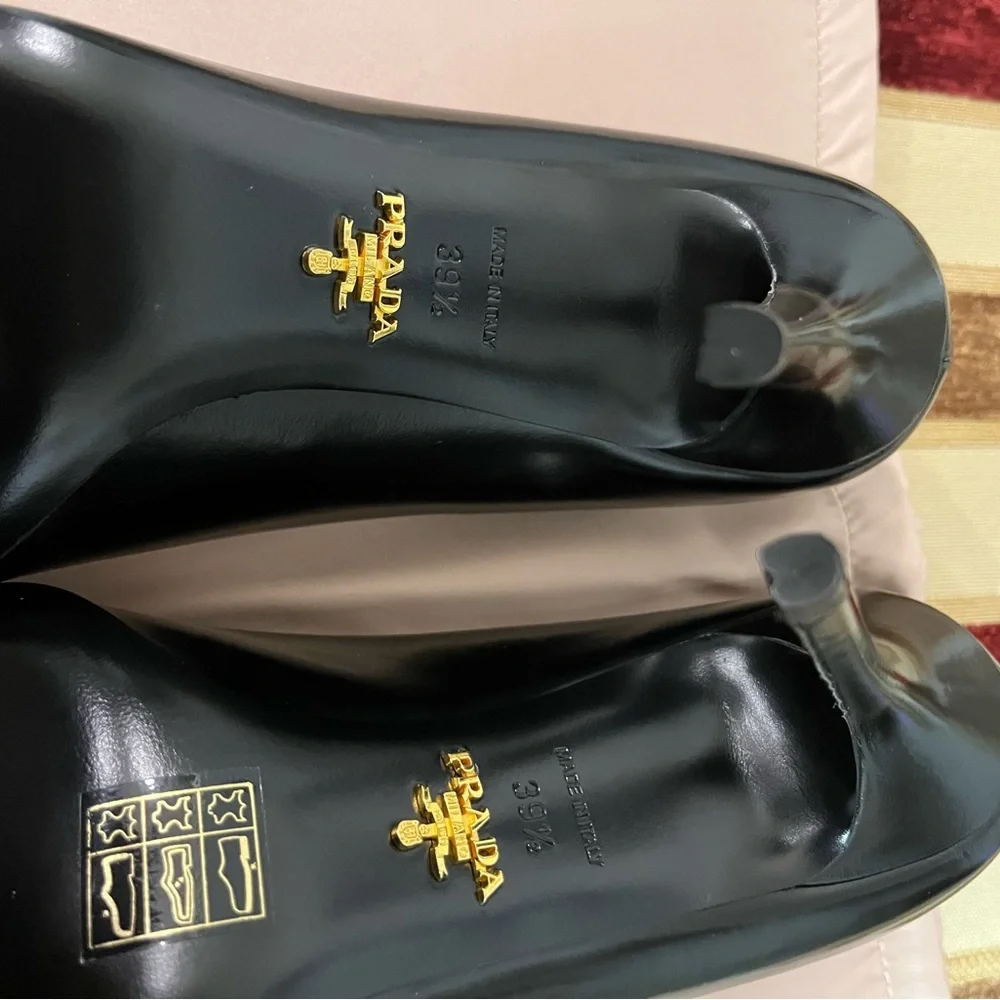 PRADA NIB AUTHENTIC VINTAGE BLACK GENUINE PATENT LEATHER PUMPS WITH TASSELS - Picture 4 of 17